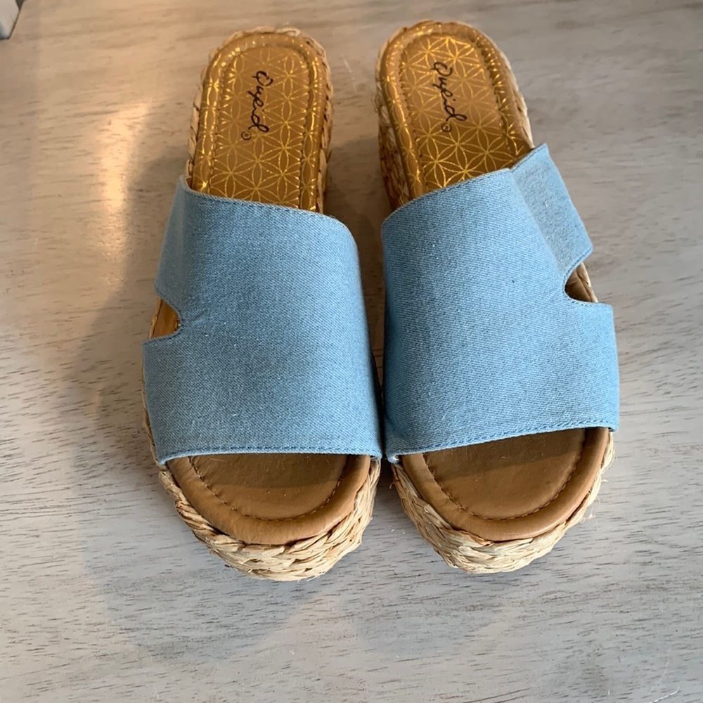 New (without tags) Qupid light blue platform slide sandals size 8. - Picture 1 of 6